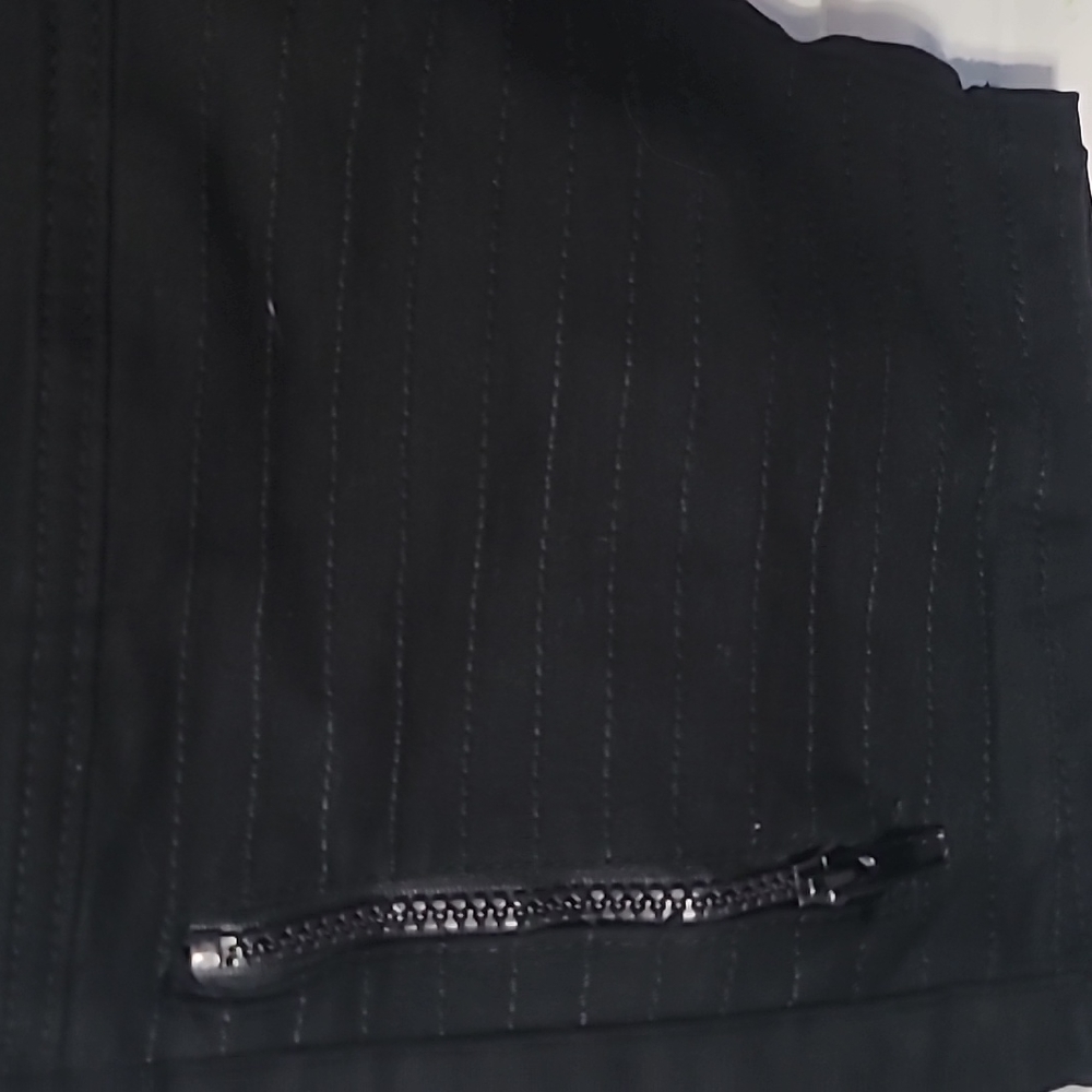 Shorts - Picture 3 of 5
